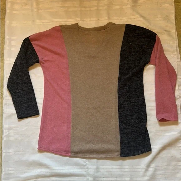 🛑UNAVAILABLE 🛑 Colorblock V-Neck Sweater - Picture 3 of 7